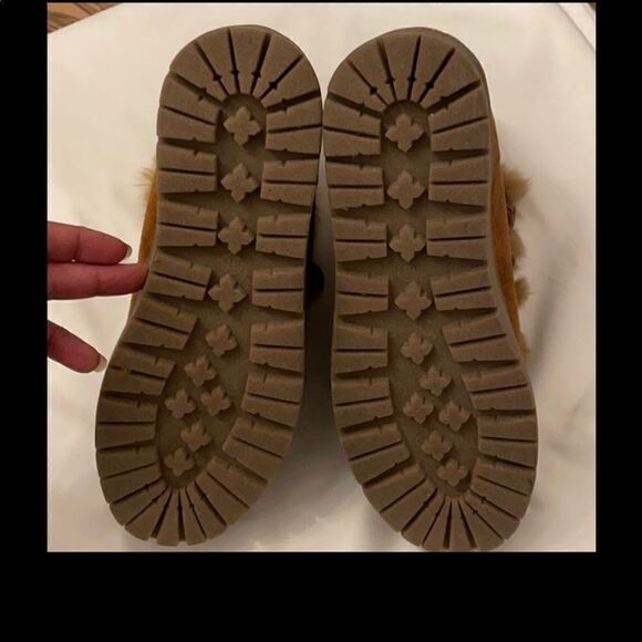 COOLWAY furry high top booties.  NEW - Picture 6 of 8